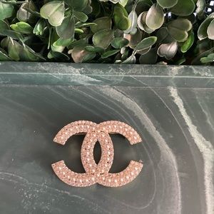 COPY - Brooch Cc style in gold tone. Brand new, custom made.